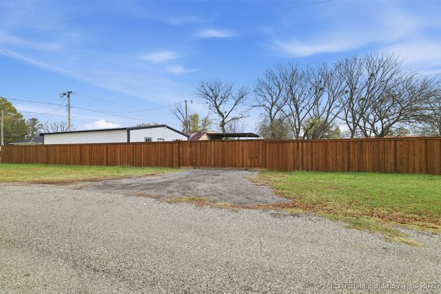312 Godfrey Avenue, Colbert, OK 74733