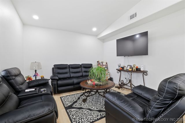 312 Godfrey Avenue, Colbert, OK 74733