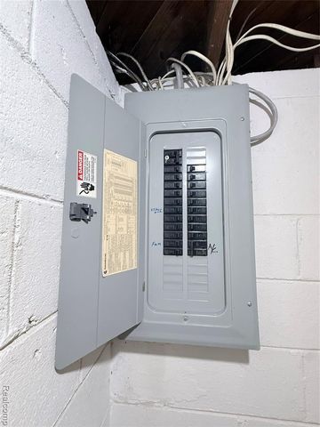 2056 Columbia Road, Berkley, MI 48072