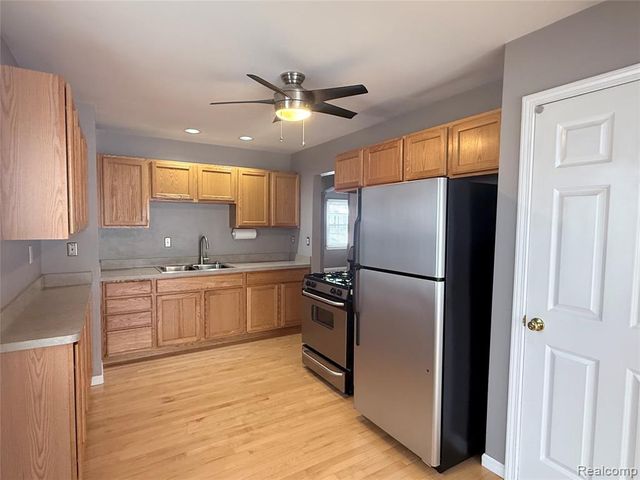 2056 Columbia Road, Berkley, MI 48072