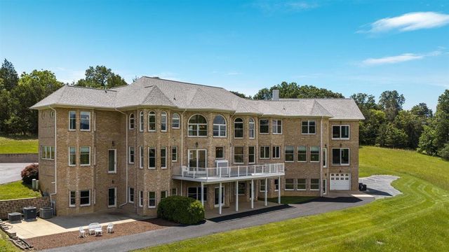 368 Ridge Hollow RD, Edinburg, VA 22824