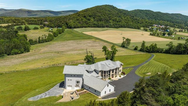 368 Ridge Hollow RD, Edinburg, VA 22824