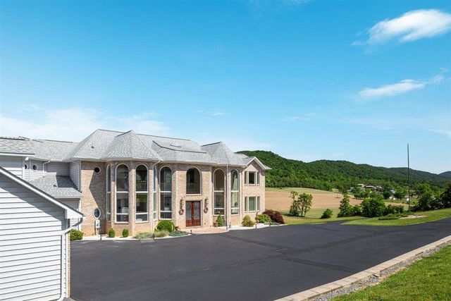 368 Ridge Hollow RD, Edinburg, VA 22824