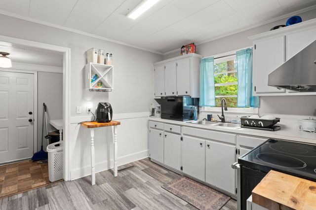 305 Forest Circle, Walterboro, SC 29488
