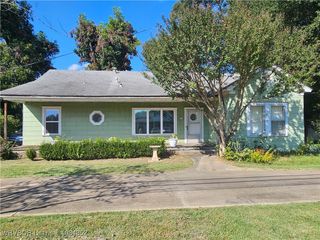 515 E Walnut Street, Paris, AR 72855