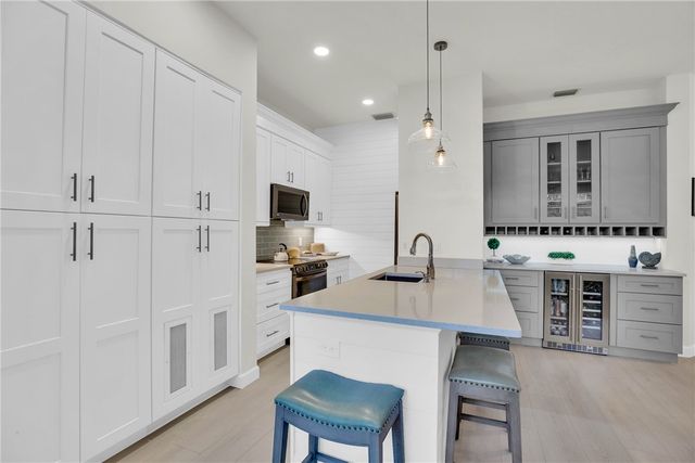 1315 Winding Oaks Circle E 905, Vero Beach, FL 32963