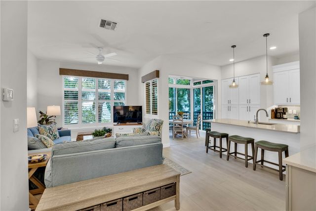 1315 Winding Oaks Circle E 905, Vero Beach, FL 32963