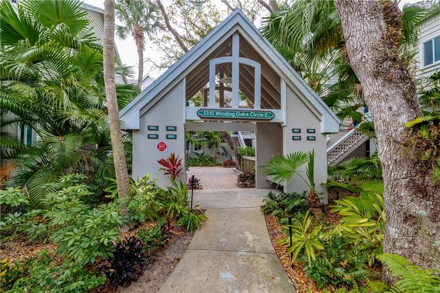 1315 Winding Oaks Circle E 905, Vero Beach, FL 32963