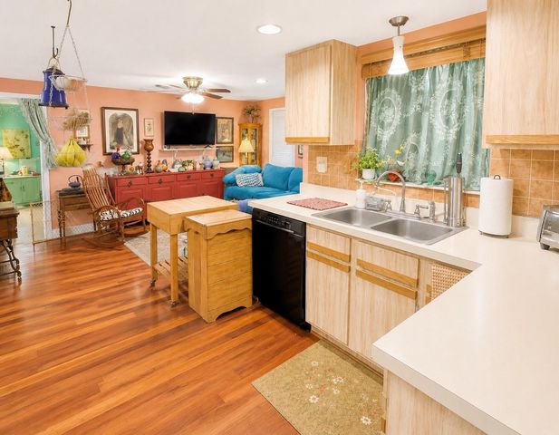 1671 CASTLEWOOD LANE, Palm Harbor, FL 34683