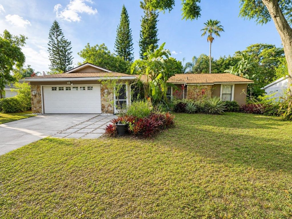 1671 CASTLEWOOD LANE, Palm Harbor, FL 34683