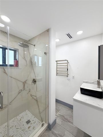 233 W 39th Pl, Hialeah, FL 33012