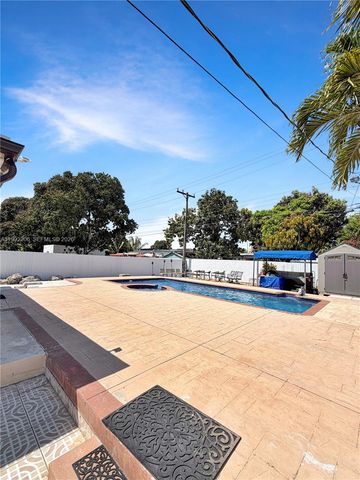 233 W 39th Pl, Hialeah, FL 33012