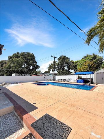 233 W 39th Pl, Hialeah, FL 33012