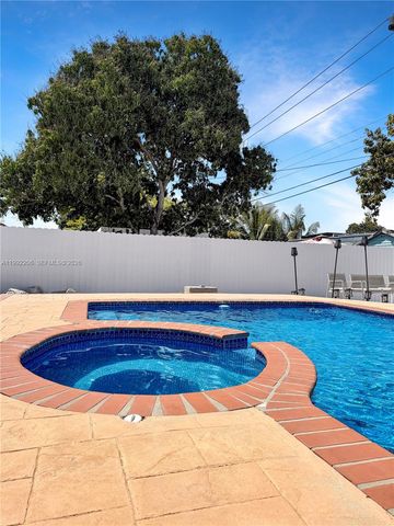 233 W 39th Pl, Hialeah, FL 33012