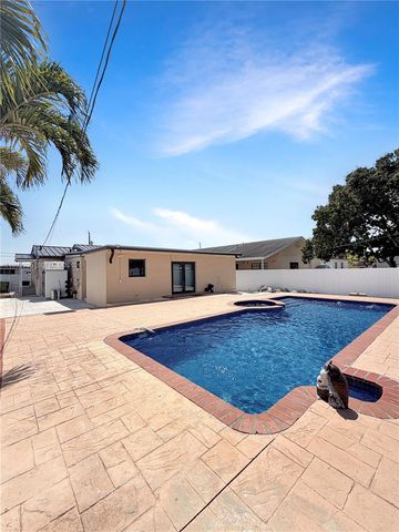 233 W 39th Pl, Hialeah, FL 33012