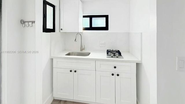 233 W 39th Pl, Hialeah, FL 33012