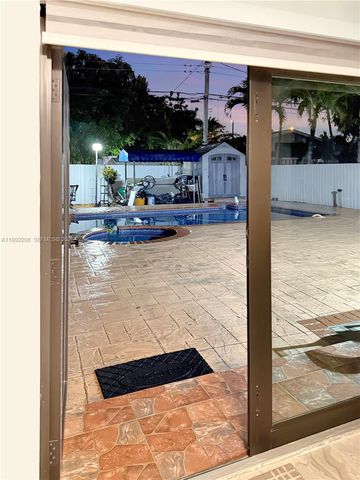 233 W 39th Pl, Hialeah, FL 33012