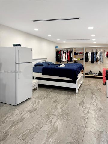 233 W 39th Pl, Hialeah, FL 33012