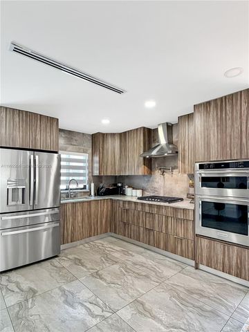 233 W 39th Pl, Hialeah, FL 33012