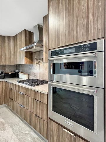 233 W 39th Pl, Hialeah, FL 33012