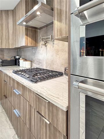 233 W 39th Pl, Hialeah, FL 33012