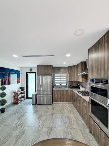 233 W 39th Pl, Hialeah, FL 33012