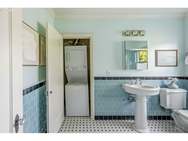 4353 Ne HALSEY St 4, Portland, OR 97213