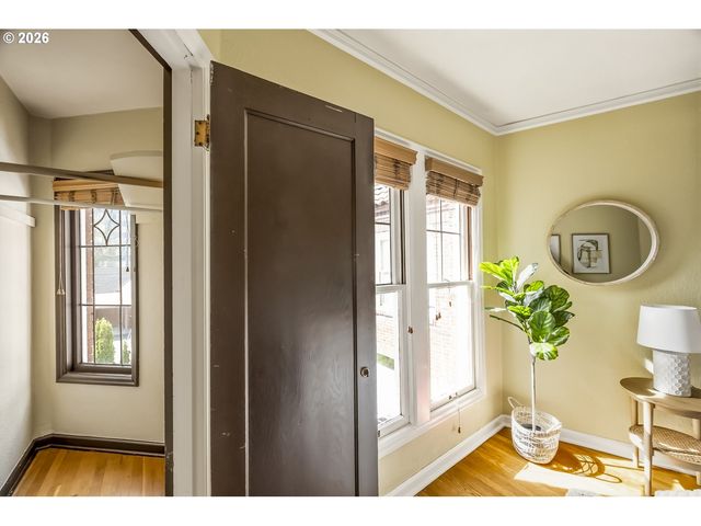 4353 Ne HALSEY St 4, Portland, OR 97213