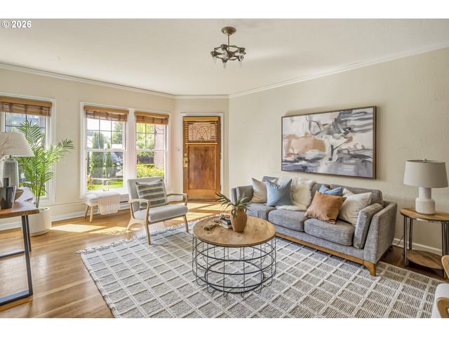 4353 Ne HALSEY St 4, Portland, OR 97213