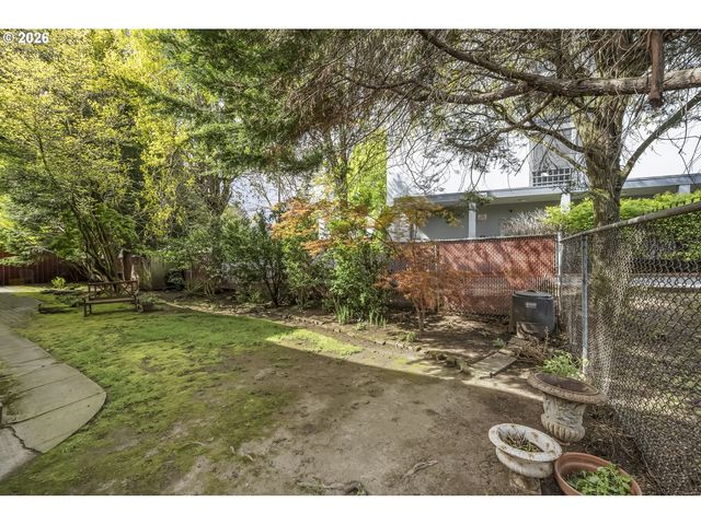 4353 Ne HALSEY St 4, Portland, OR 97213