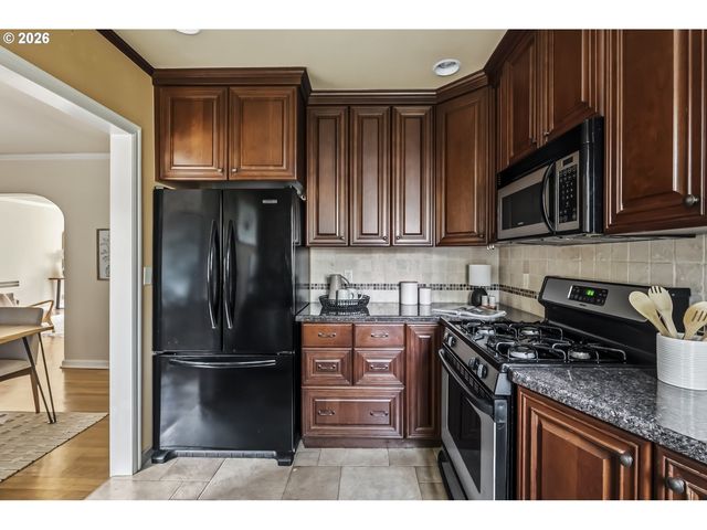 4353 Ne HALSEY St 4, Portland, OR 97213
