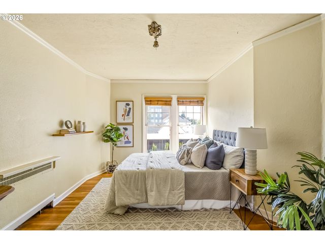 4353 Ne HALSEY St 4, Portland, OR 97213