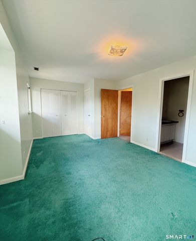 7 Woodland Avenue C, Bloomfield, CT 06002