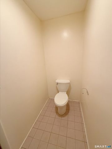 7 Woodland Avenue C, Bloomfield, CT 06002