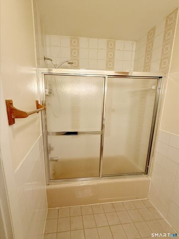 7 Woodland Avenue C, Bloomfield, CT 06002