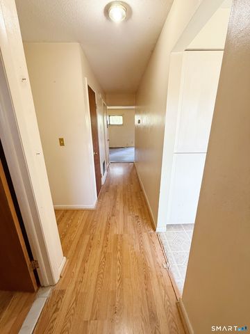 7 Woodland Avenue C, Bloomfield, CT 06002