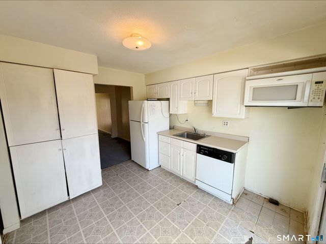 7 Woodland Avenue C, Bloomfield, CT 06002