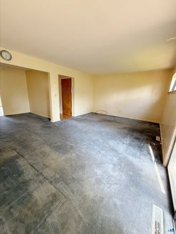 7 Woodland Avenue C, Bloomfield, CT 06002