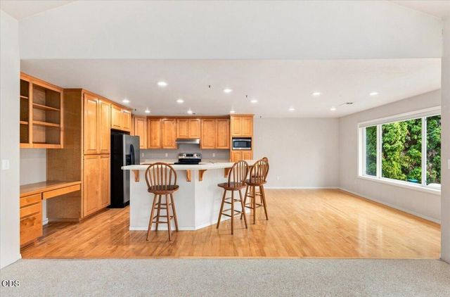 3436 Blue Blossom Drive, Medford, OR 97504