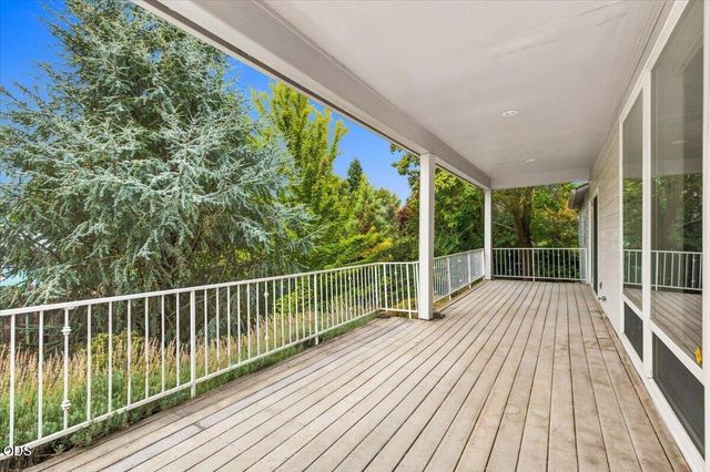 3436 Blue Blossom Drive, Medford, OR 97504