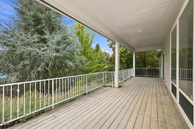 3436 Blue Blossom Drive, Medford, OR 97504