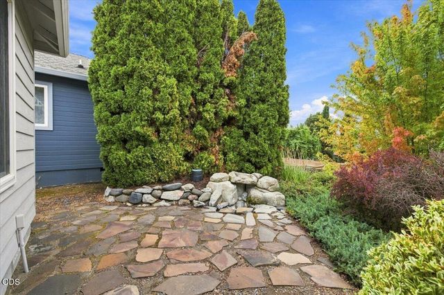 3436 Blue Blossom Drive, Medford, OR 97504