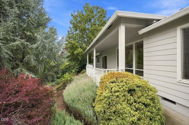 3436 Blue Blossom Drive, Medford, OR 97504