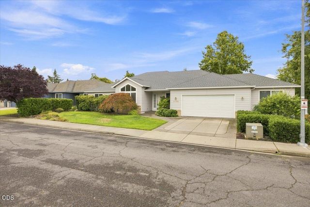 3436 Blue Blossom Drive, Medford, OR 97504