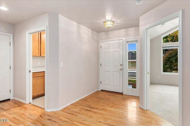 3436 Blue Blossom Drive, Medford, OR 97504