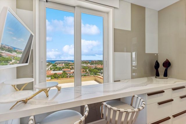 150 Bradley Place 906, Palm Beach, FL 33480