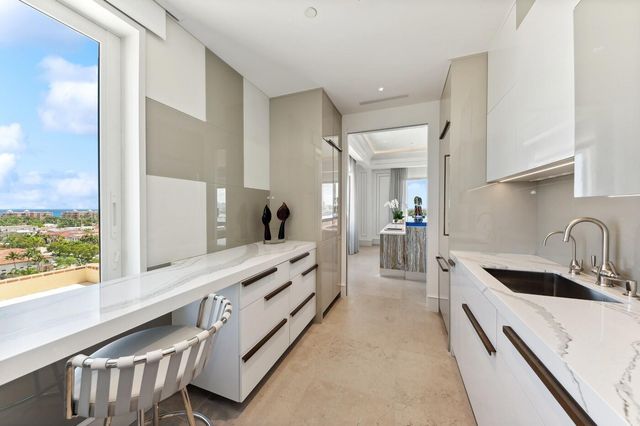 150 Bradley Place 906, Palm Beach, FL 33480