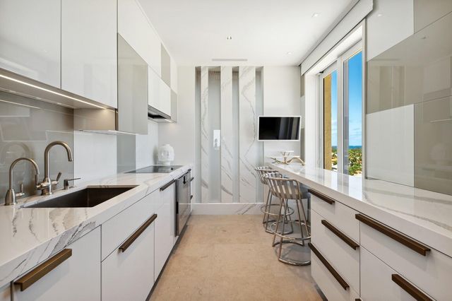 150 Bradley Place 906, Palm Beach, FL 33480