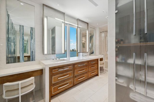 150 Bradley Place 906, Palm Beach, FL 33480