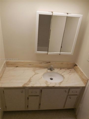 5401 Collins Ave 416, Miami Beach, FL 33140